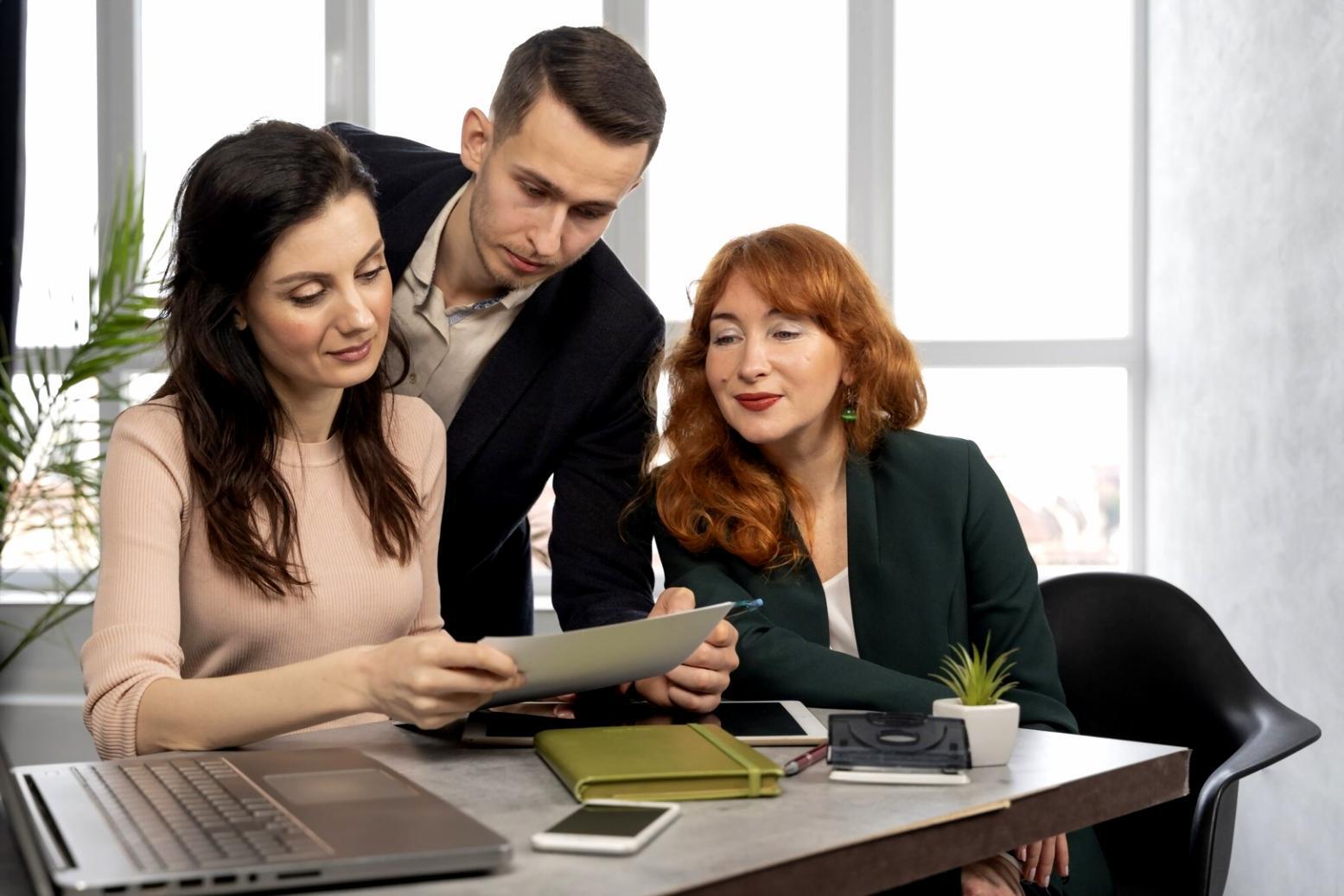 Calm financial review environment promoting clear decision making